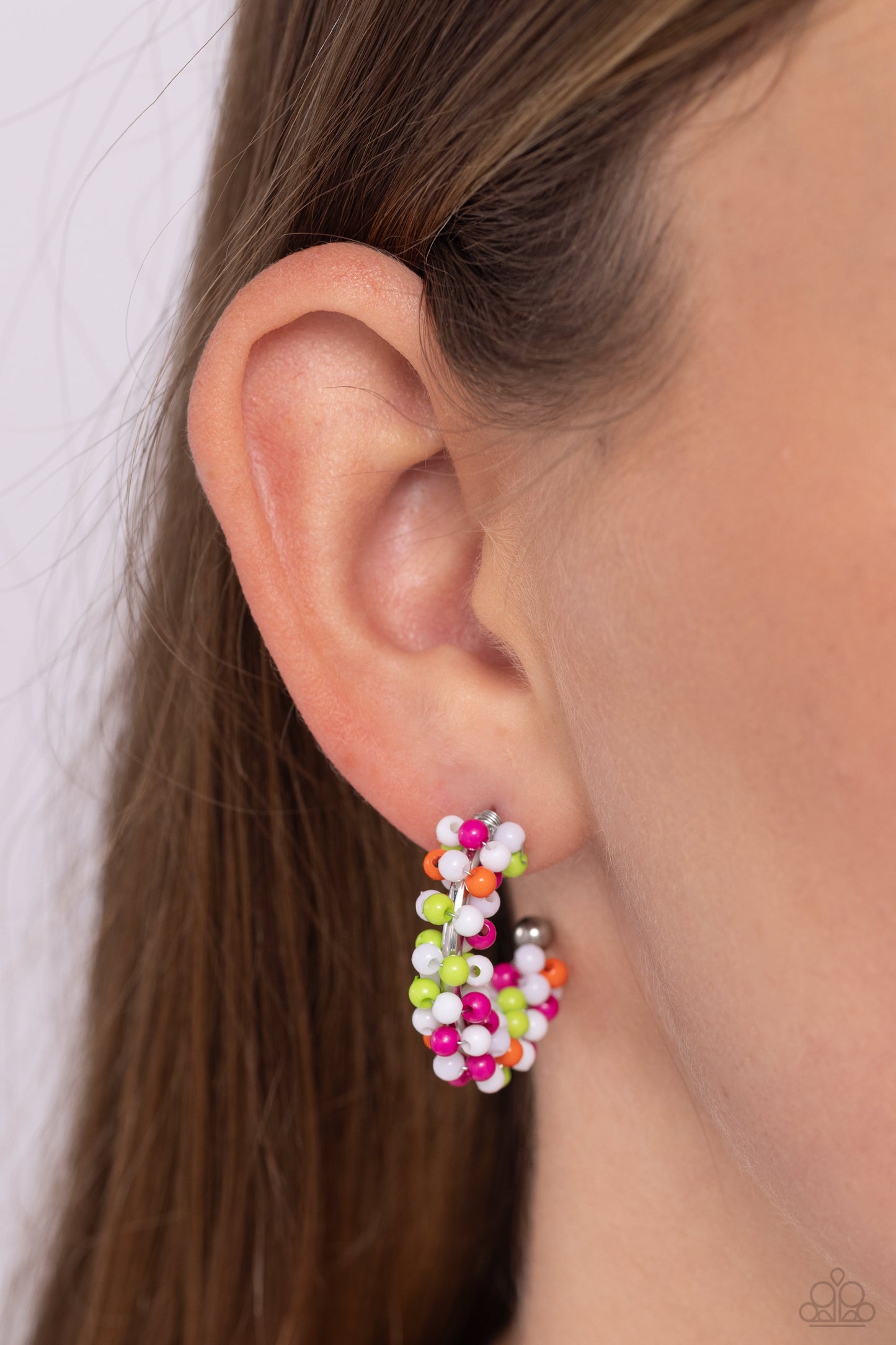 Ballon Backdrop - White Earring
