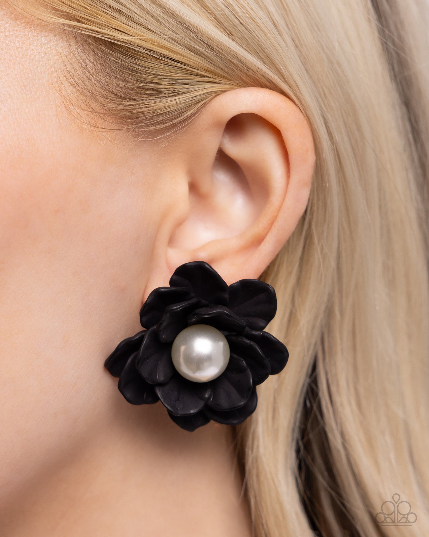 Blooming Backdrop - Black Earring