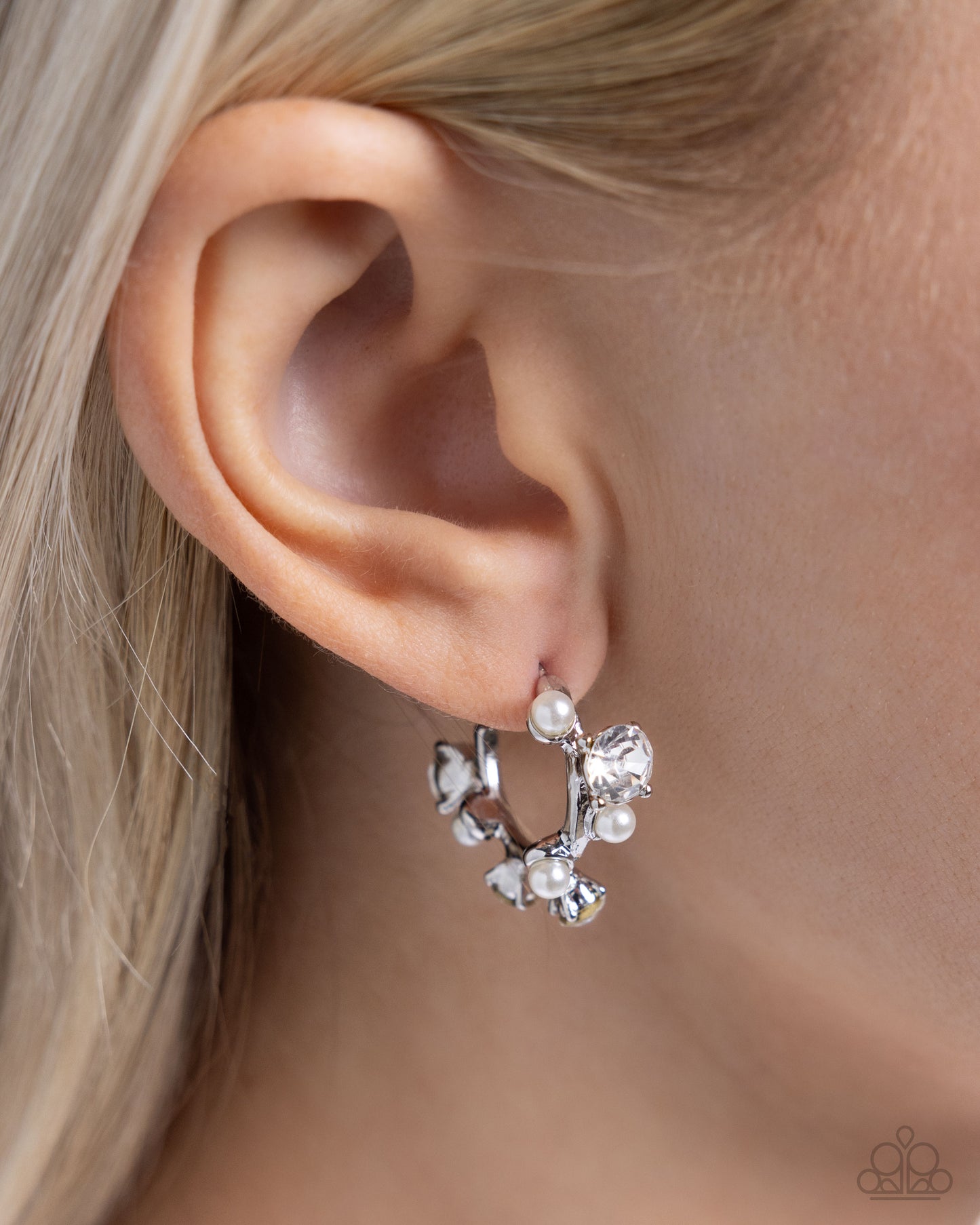 Dazzling Daydream - White Earring