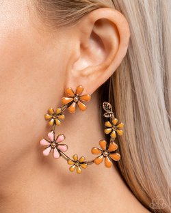 Wreathed Welcome - Gold Earring
