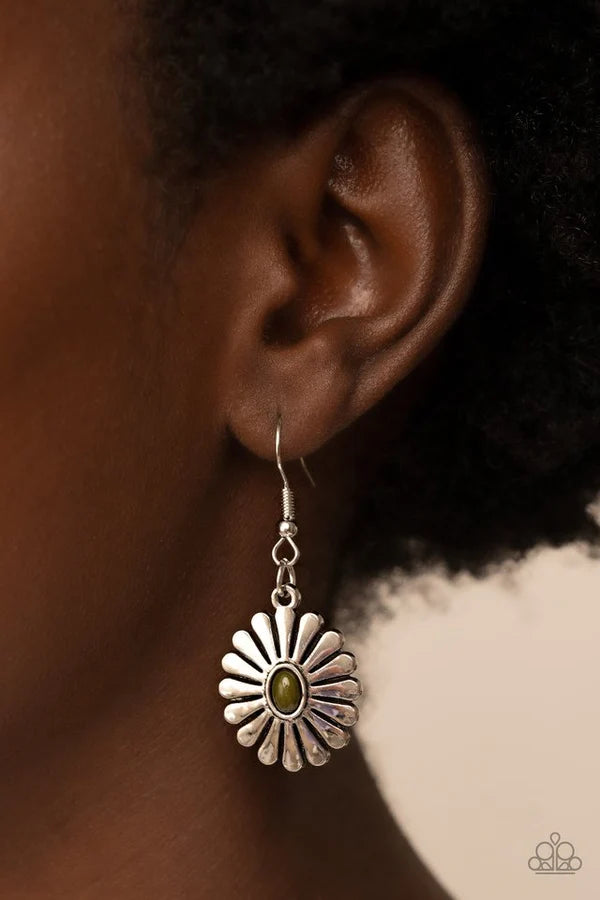 Delectably Daisy - Green Earring