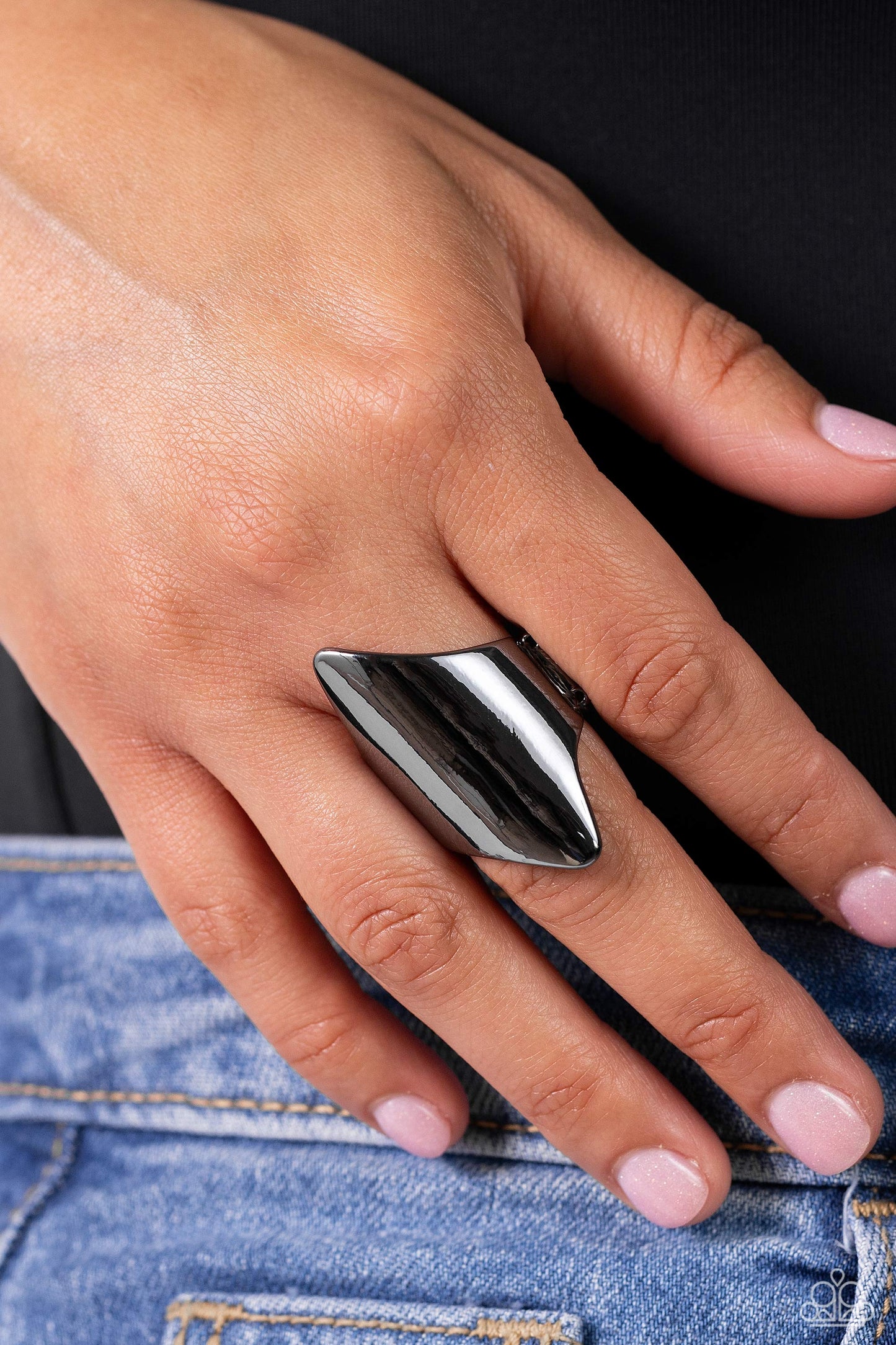 Pointed Palm Desert - Black Ring