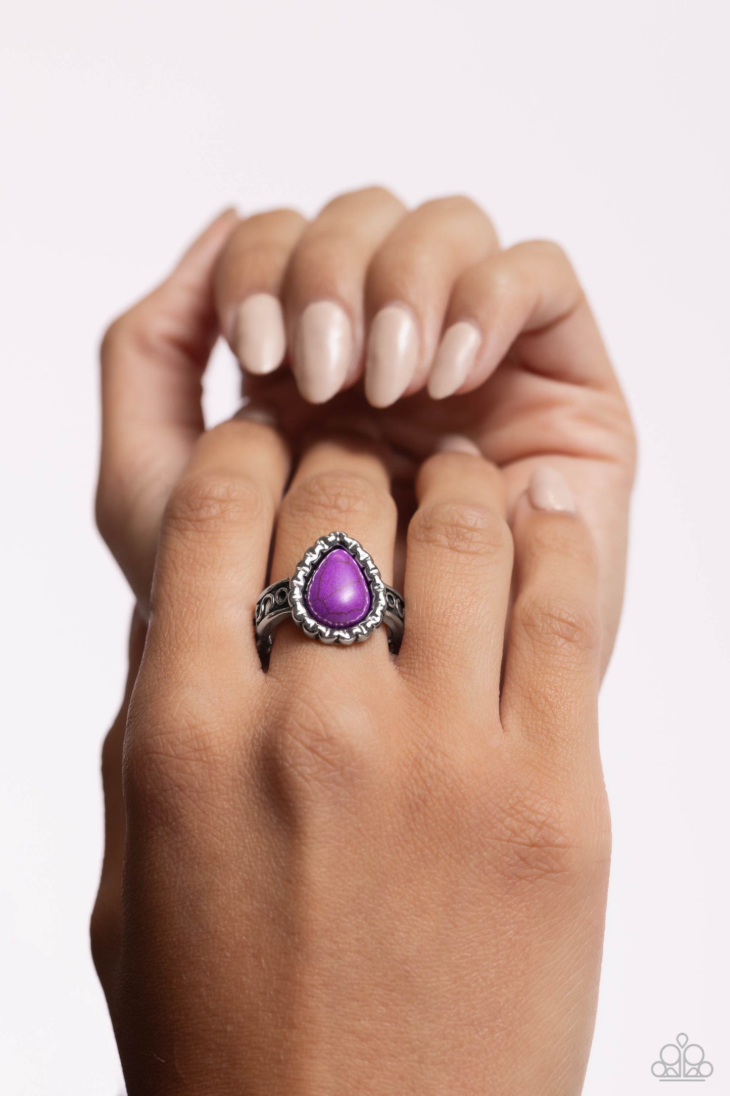 Scalloped Showcase - Purple Ring