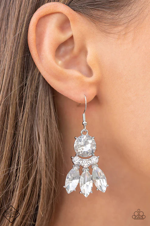 To have and to Sparkle - White Earring