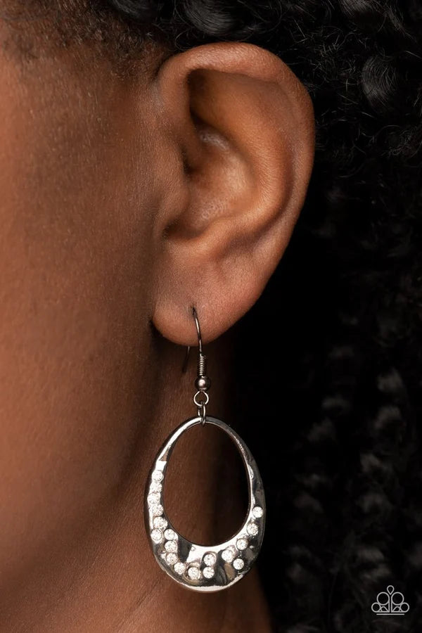 Classic Keepsake Black Earring