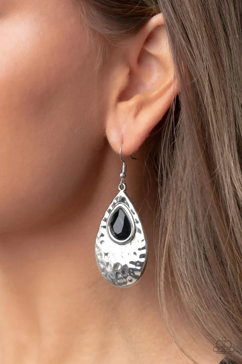 Tranquil Trove Black Earring